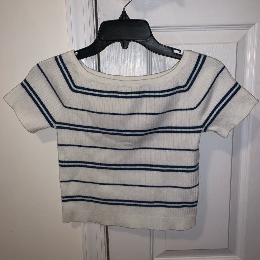 Short sleeve sweater shirt